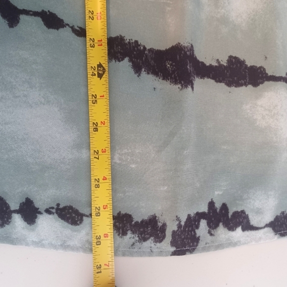 Entro Abstract Print V-Neck Rolled Cuff Sleeve Sz 1X Blouse - Picture 9 of 11